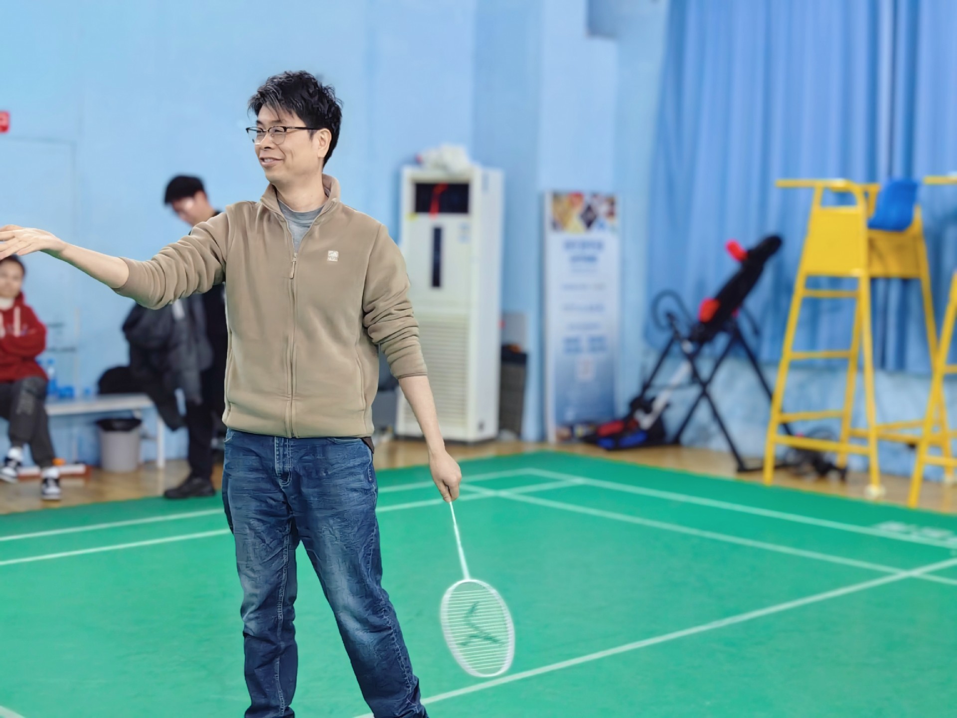 賽帕埃惜羽毛球單打現場